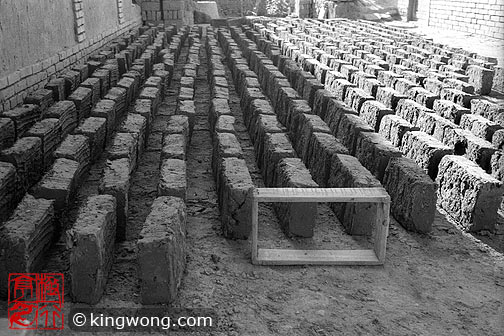 ³ - ש Tulufan (Turfan) - Erabaoxiang mud-bricks